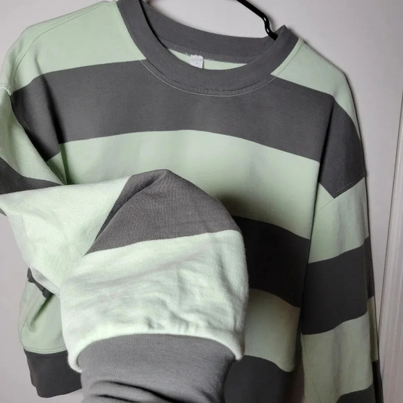 Lululemon Perfectly Oversized Cropped Sweatshirt Lined Green 100% Cotton Size 4 - Picture 2 of 6